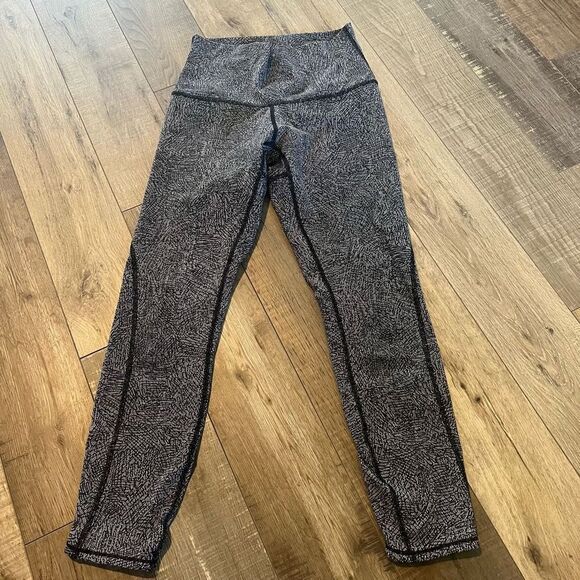 Lululemon Wunder Under High Rise
Crop size 6 - Picture 1 of 7